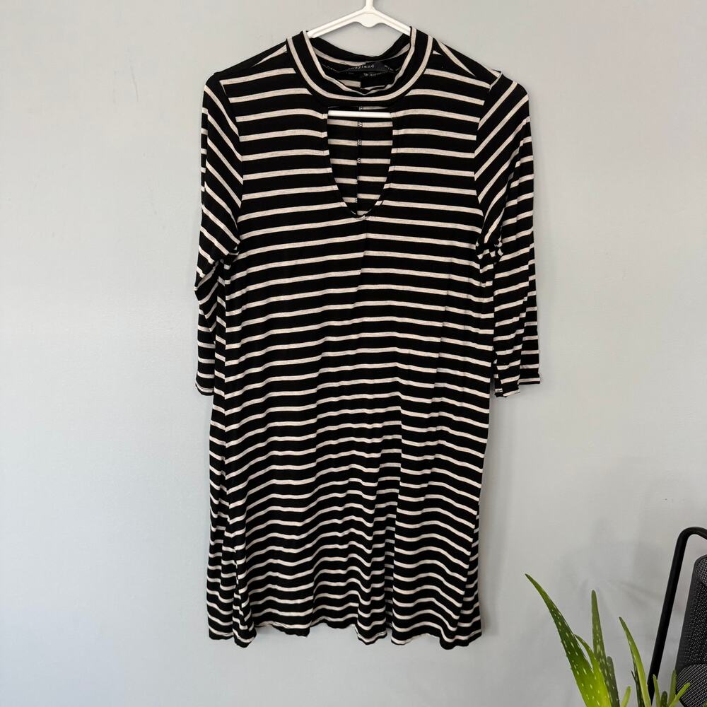 Trendyland Black & White Stripe 3/4 Sleeve Mini Dress Size Medium Keyhole Neck